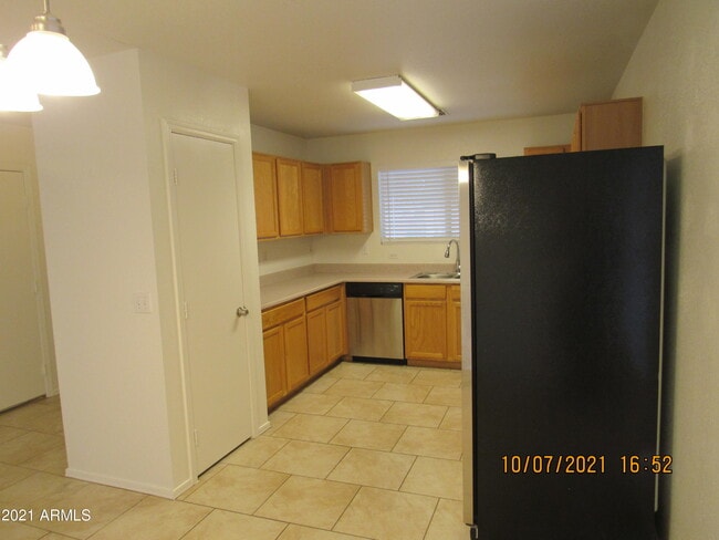 Building Photo - 2311 E Hazeltine Way