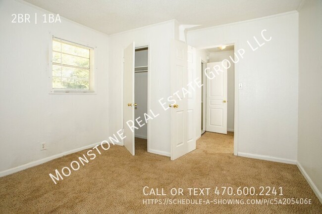 Building Photo - Spacious 2-story townhome apartment in Eas...