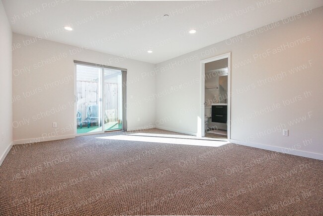 Building Photo - 2968 SE 92nd Ave