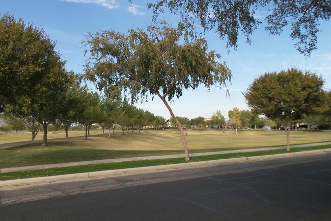 Building Photo - 4163 N Evergreen St