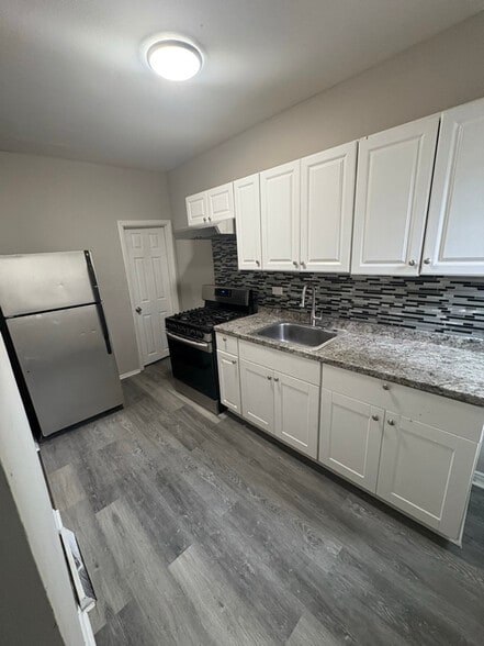 Building Photo - 2416 W Franklin St