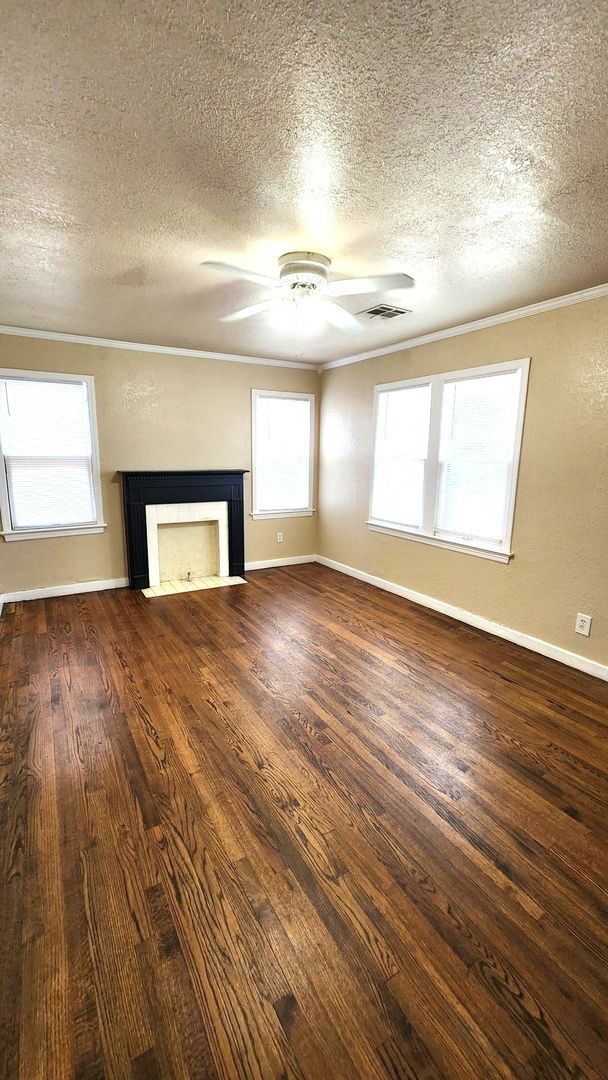 Building Photo - 2 Bed 1 Bath Tabor Sub Addn NW OKC by Fairgrounds