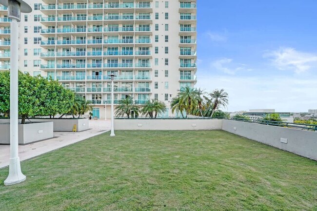 Building Photo - 2889 McFarlane Rd