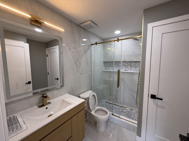 Building Photo - 330 Aspen Wy