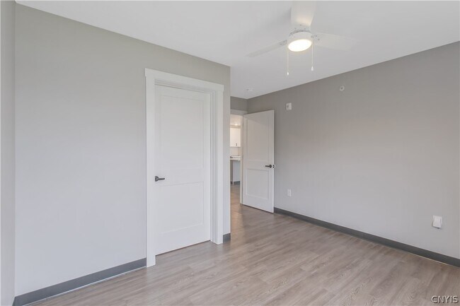 Building Photo - 15 Loso Dr