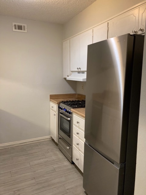Kitchen / Gas cooking - 8038 Broadway St