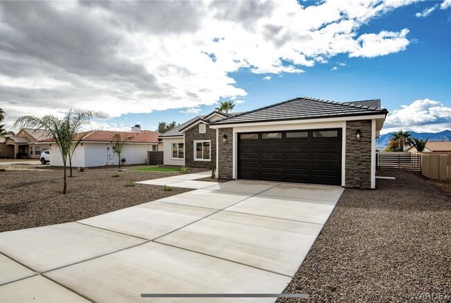 Building Photo - 5383 Tierra Linda Dr