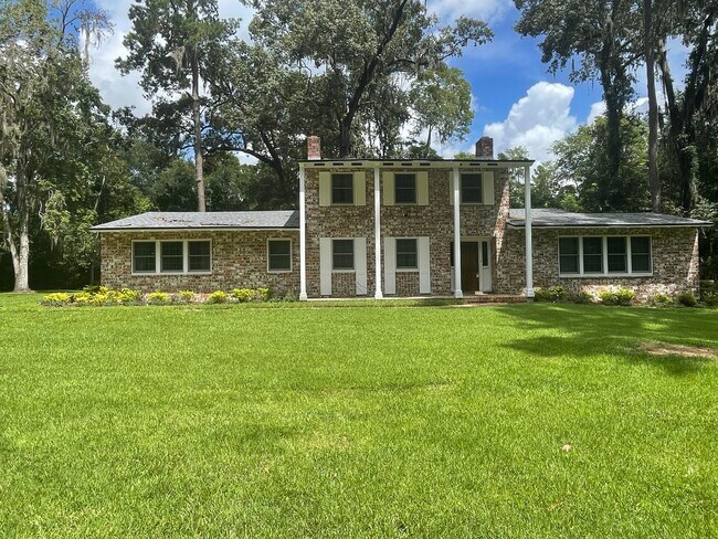 Primary Photo - Stunning 3-Bedroom, 2-Bathroom Home with A...