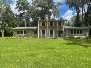 Building Photo - Stunning 4-Bedroom, 3-Bathroom Home with A...