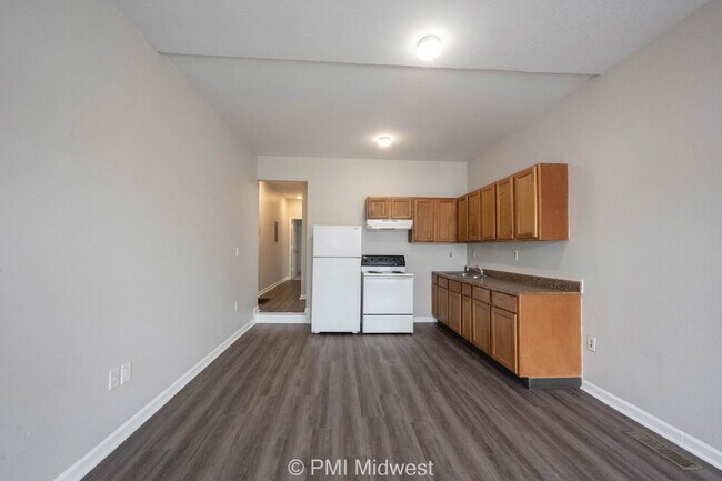 Building Photo - "Charming 2-Bedroom Apartment in Indianapo...