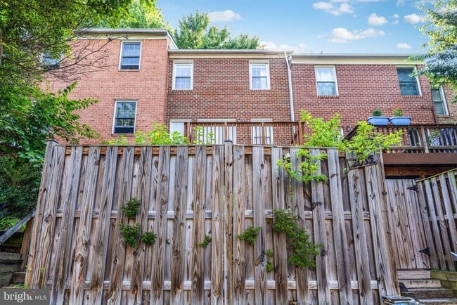 Building Photo - 2035 S Glebe Rd