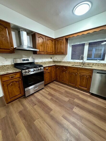 Building Photo - 6113 N Kedzie Ave