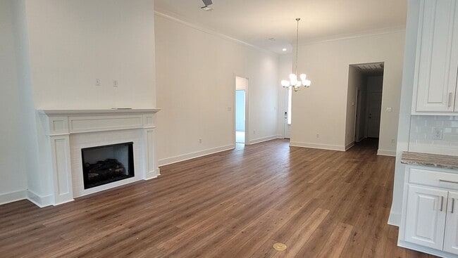 Building Photo - Stunning home in Garden Hill!