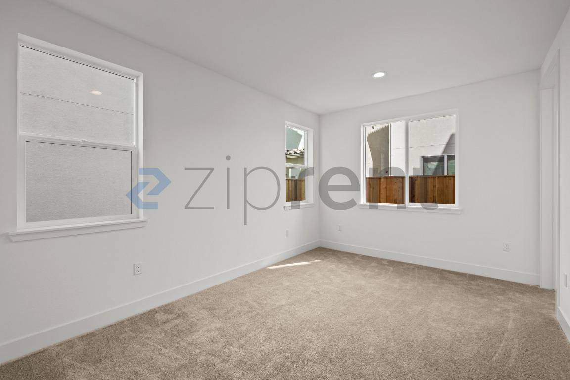 Building Photo - Unit