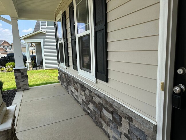 Building Photo - 5233 Debut Ave