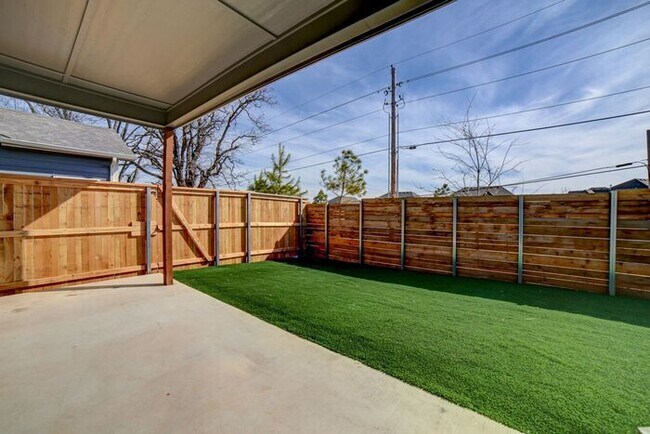 Building Photo - Lawn Care Included! 3/2/2 Luxury Patio Home Broken Arrow