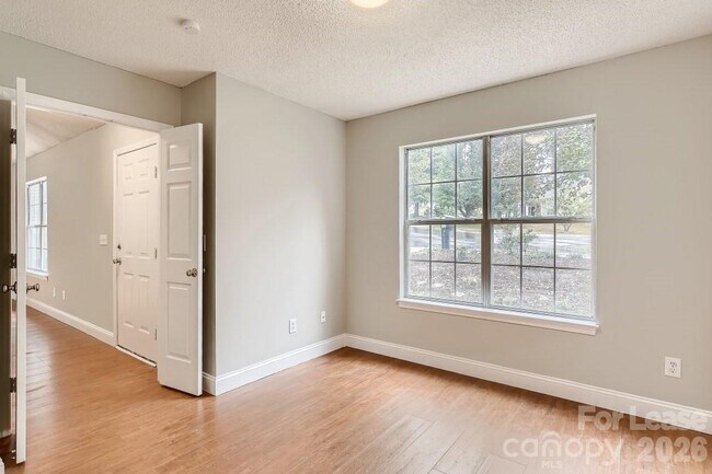 Building Photo - 431 Cedarcroft Dr