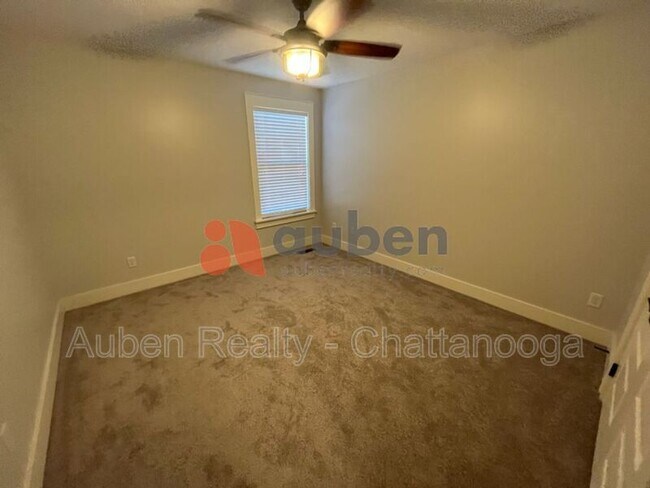 Building Photo - 7302 Klingler Ln