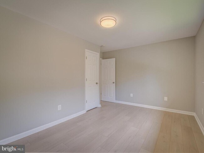 Building Photo - 6812 Landor Ln