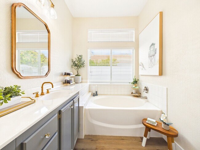 Building Photo - Elegant Fully Furnished 3-Bedroom 2-Bath Retreat in Summerlin