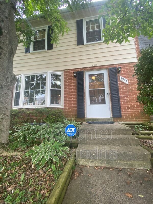 Building Photo - 5923 Kara Pl