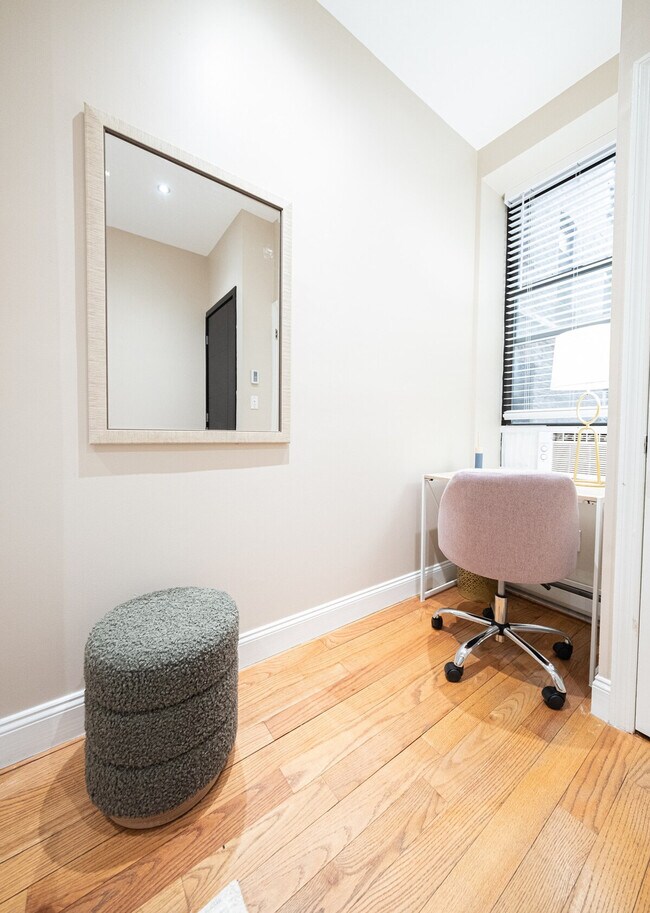 Building Photo - 5 W 101st St