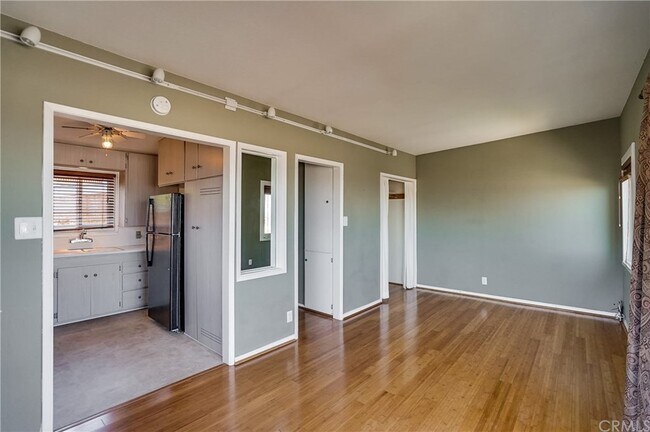 Building Photo - 714 W 31st St