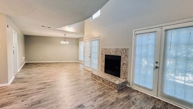 Building Photo - Great Townhouse in Great Hills / Arboretum...