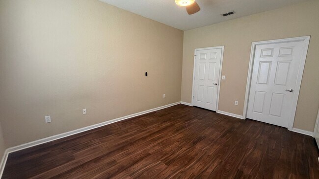 Building Photo - Cute 3/2 Condo in Horizons at Vista Lakes (Gated) with Updated Flooring and Front Parking Space