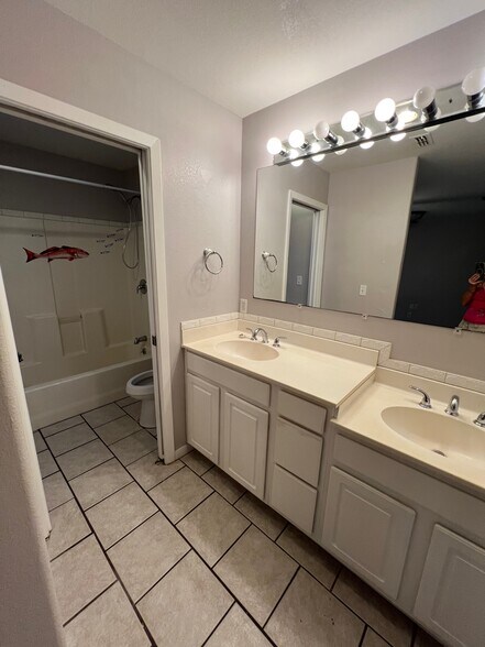 Master bath - 1306 8th St