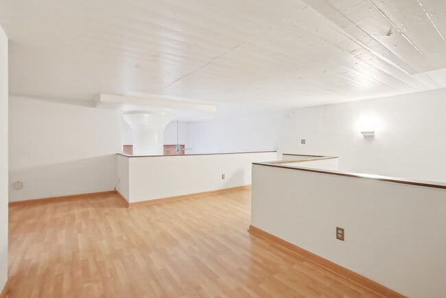 Building Photo - 205 10th St