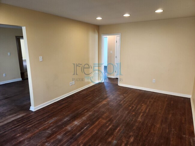 Building Photo - Great Family Home!  4BR 2 BA