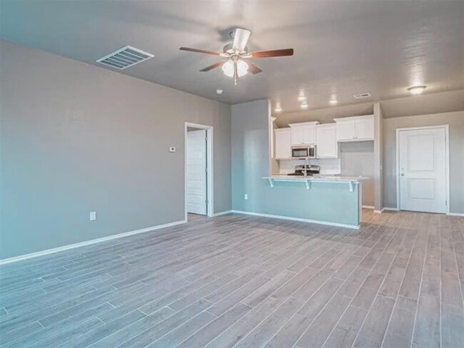 Building Photo - 1529 Highland Loop