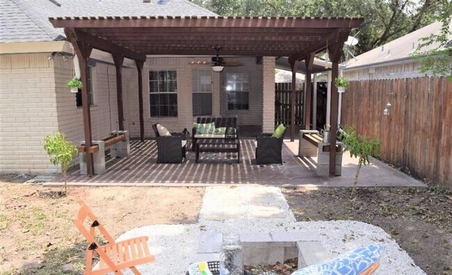 Building Photo - Perfect Fit, Perfect Home In McAllen!