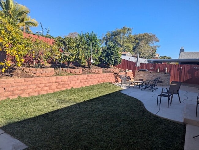 Building Photo - 3 Bedroom - 2 Bathroom Home in San Diego