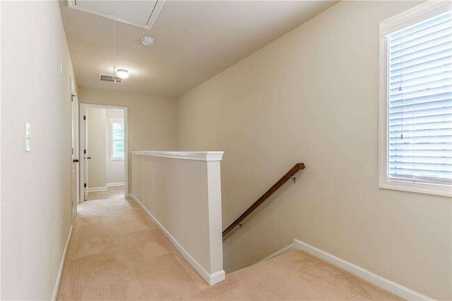Building Photo - 1299 Hopkins Dr