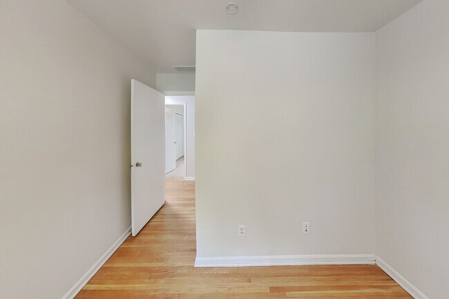 Building Photo - 2902 Delcourt Dr