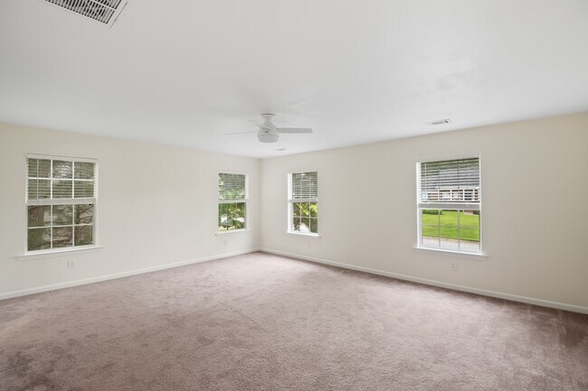 Building Photo - 212 Jasmine Pl Dr