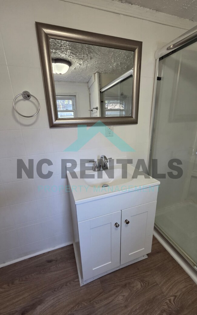 Building Photo - 715 3rd Ave