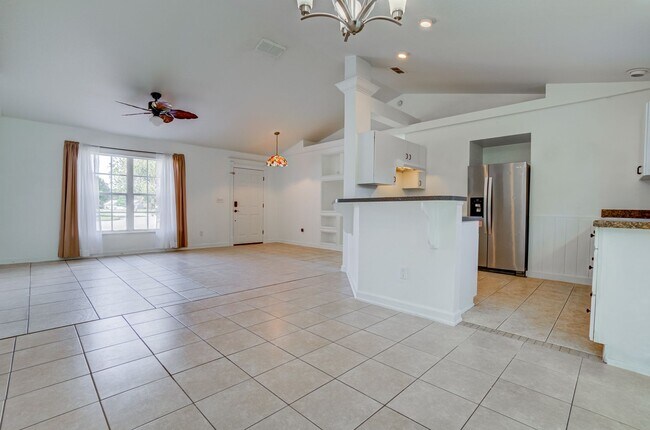 Building Photo - Very Nice 3/2 Home w/ Fenced Yard in St. Cloud with Bonus Room