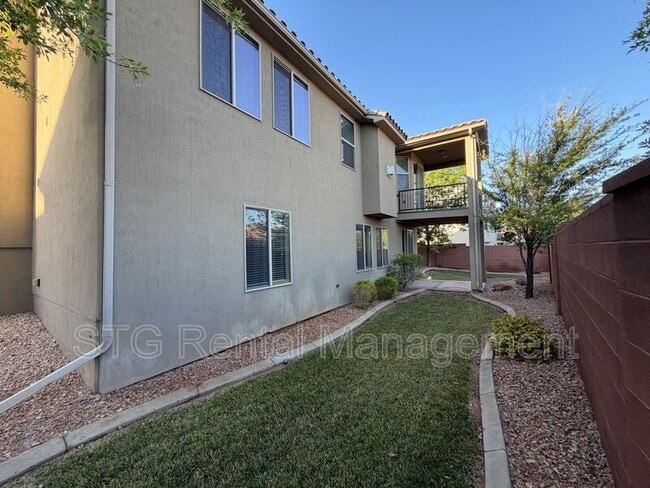 Building Photo - 469 E Barcelona Dr