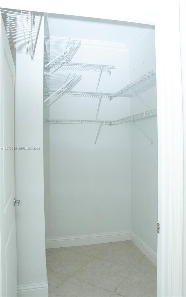 Building Photo - 10 Aragon Ave