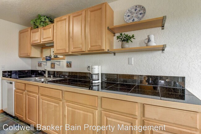 Building Photo - 2 br, 2 bath House - 2625 13th Avenue West...