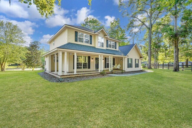 Building Photo - Richmond Hill Beauty: 4-Bedroom Home with Stunning Lagoon Views!