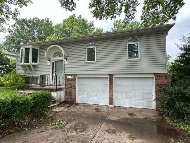 Building Photo - 17820 E Greentree Ave