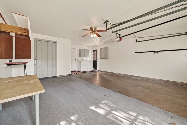 Building Photo - 5215 Stillbrooke Dr