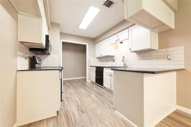Building Photo - 22403 Deville Dr