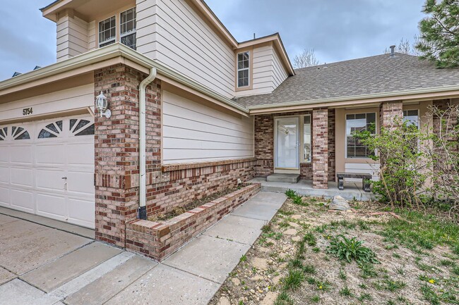 Building Photo - **Spacious, Light-Filled 4 bed, 4 bath wit...