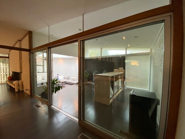 Building Photo - 2104 Zuppke Dr