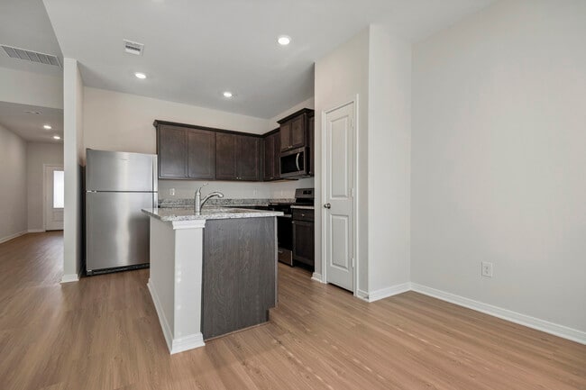Building Photo - 452 Beechwood Hacienda Dr